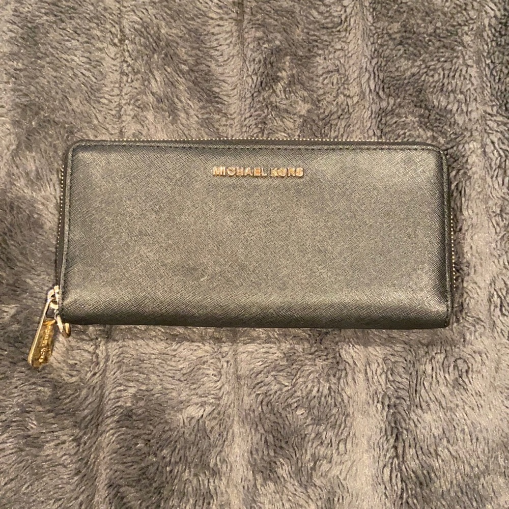 Michael Kors Continental wallet